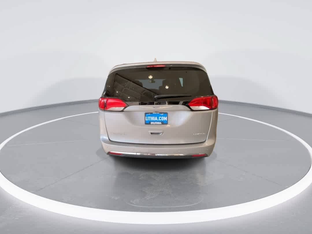 Used 2018 Chrysler Pacifica Limited FWD image 7