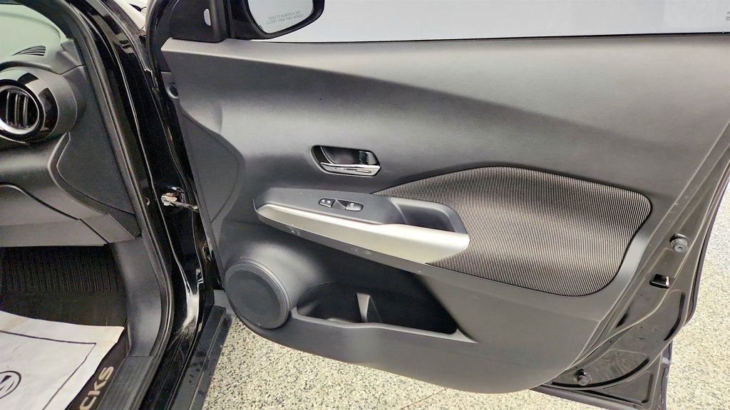Used 2019 Nissan Kicks SV FWD image 25