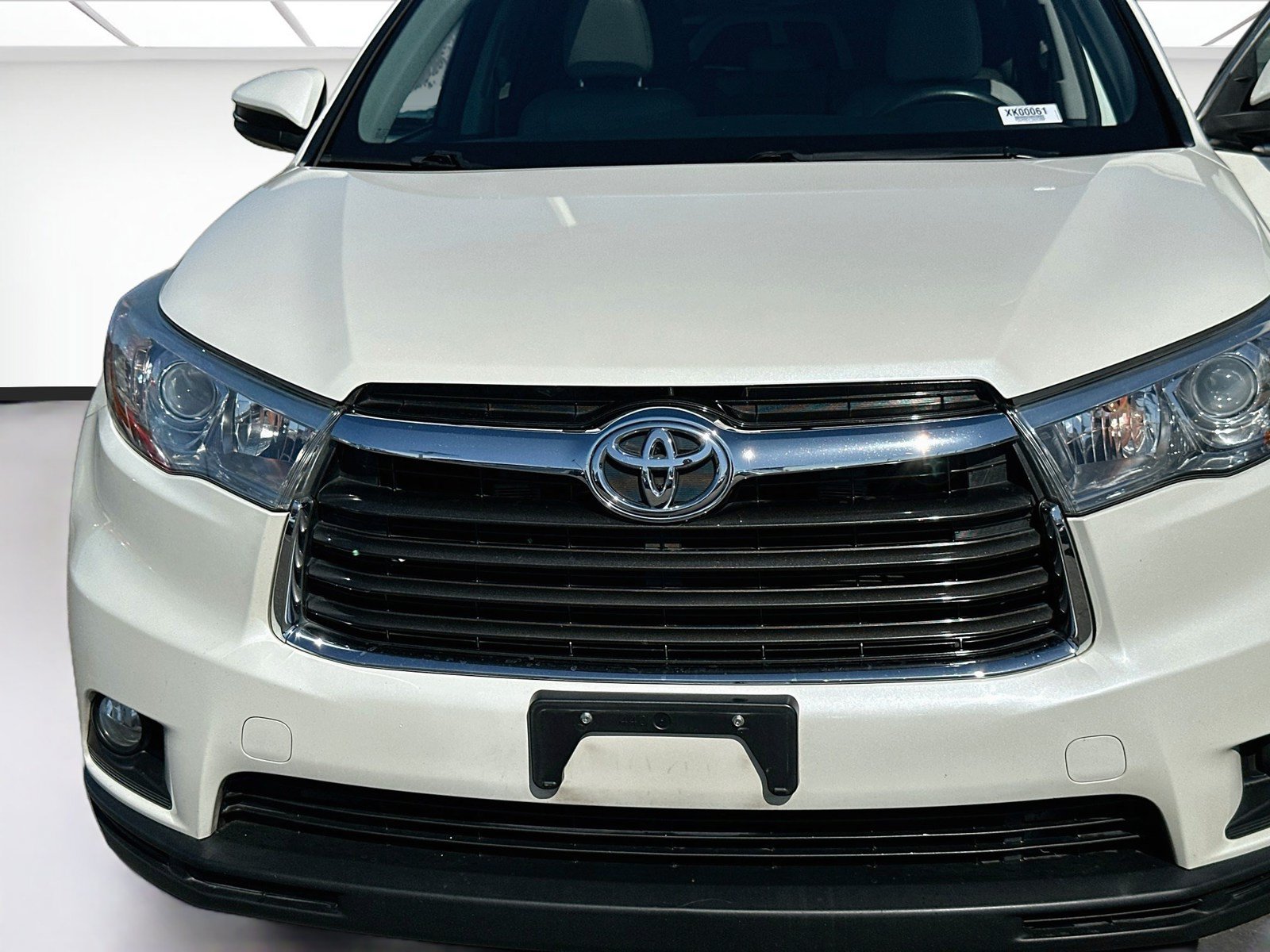 Used 2016 Toyota Highlander XLE AWD/4WD image 2