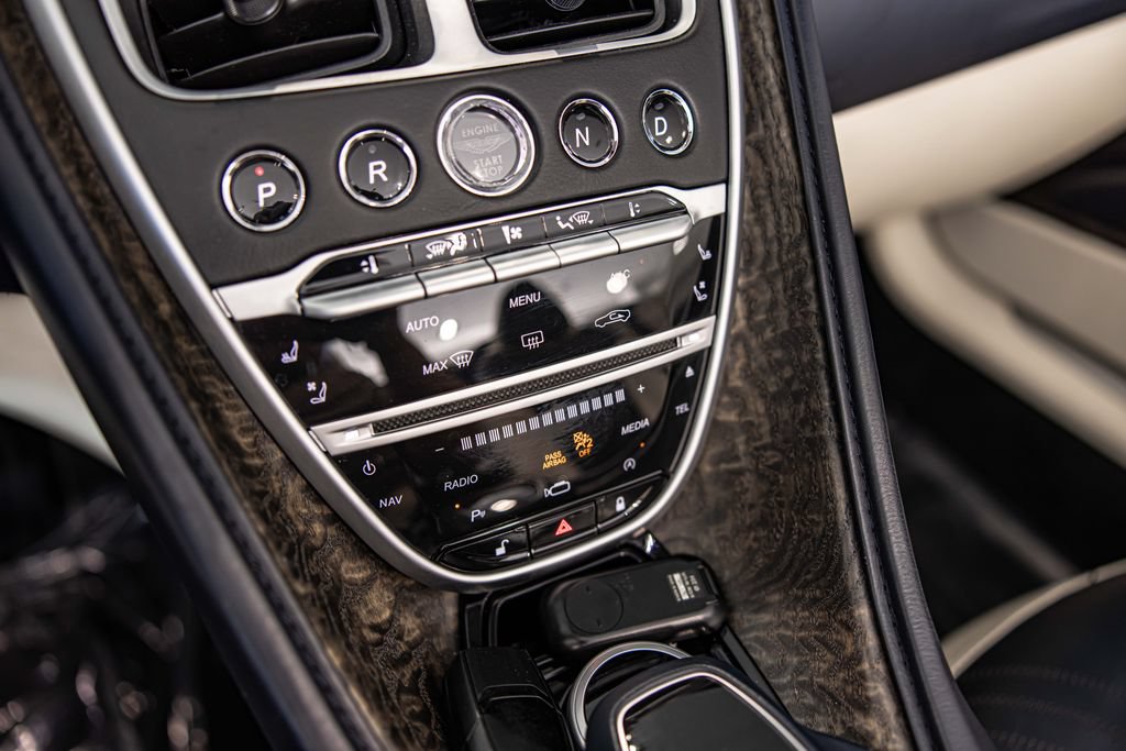 Used 2019 Aston Martin DB11 Volante RWD image 28