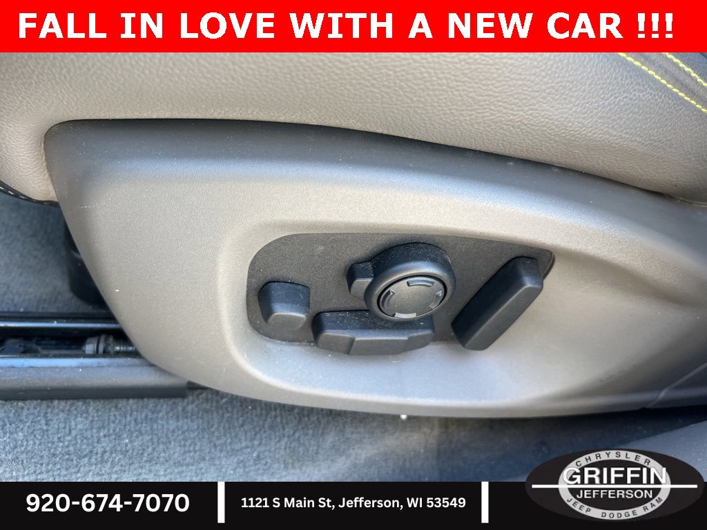 Used 2017 Jaguar F-PACE R-Sport image 15