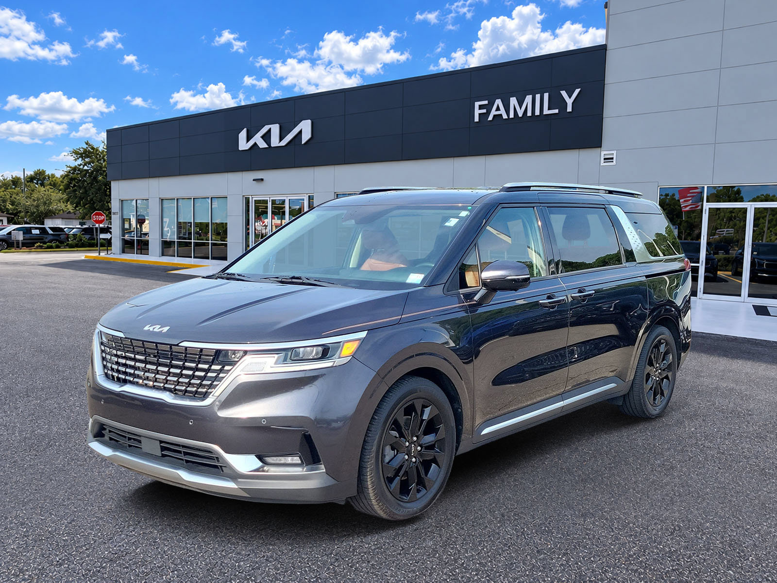 Used 2022 Kia Carnival SX FWD image 3