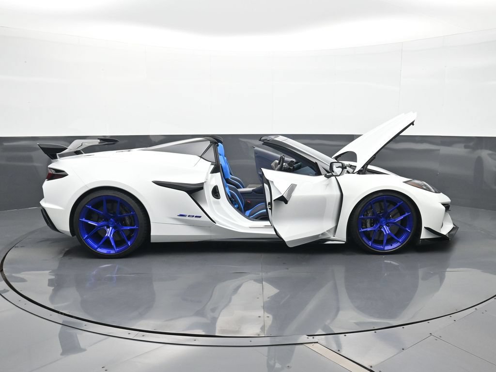Used 2024 Chevrolet Corvette Z06 RWD image 28