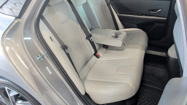Certified 2025 Hyundai Elantra Limited FWD image 26