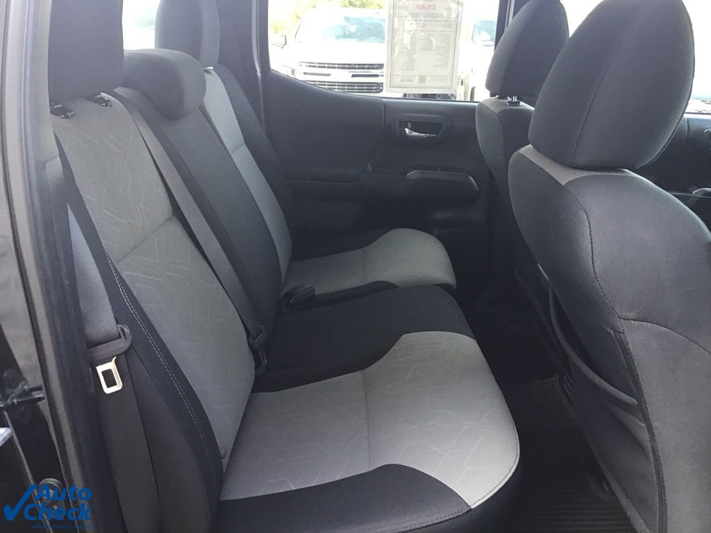 Used 2022 Toyota Tacoma TRD Off-Road image 14