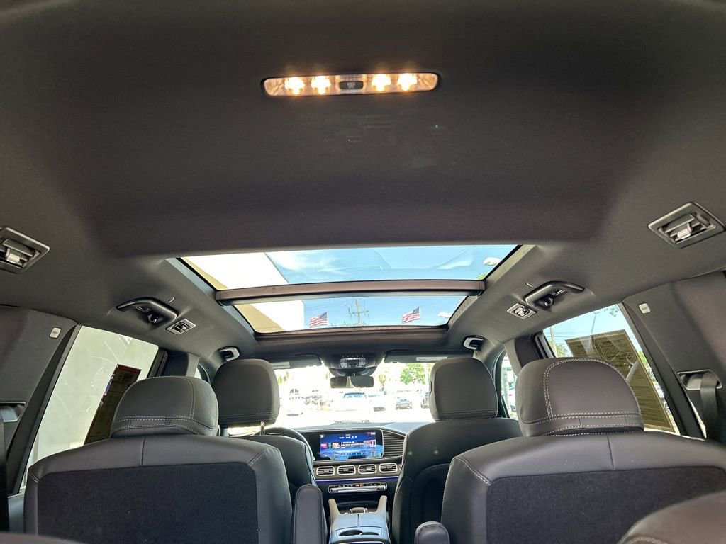 Used 2025 Mercedes-Benz GLS 450 4MATIC w/ AMG Line Exterior image 42