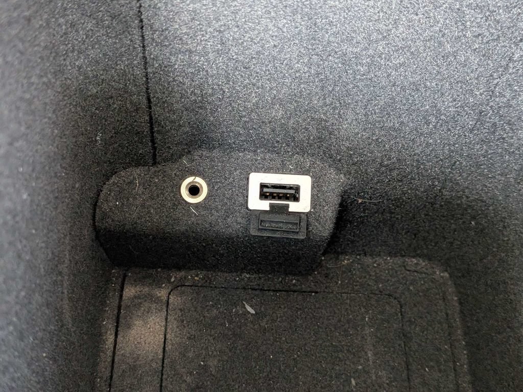 Used 2009 Volvo C70 T5 FWD image 36