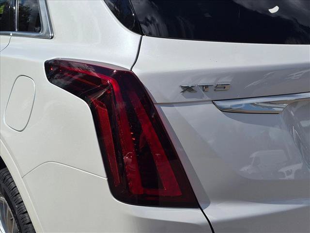 Used 2020 Cadillac XT5 Premium Luxury w/ LPO, Illumination Package FWD image 9