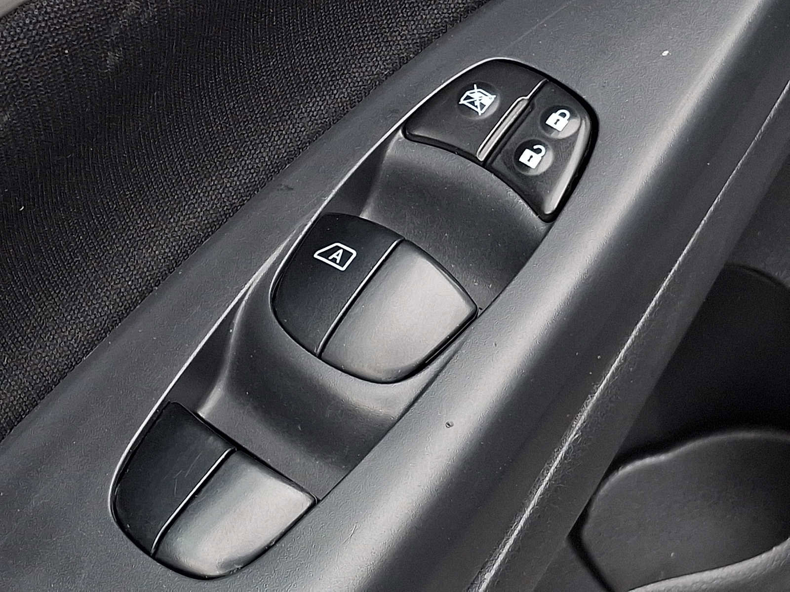 Used 2015 Nissan Sentra SV FWD image 24