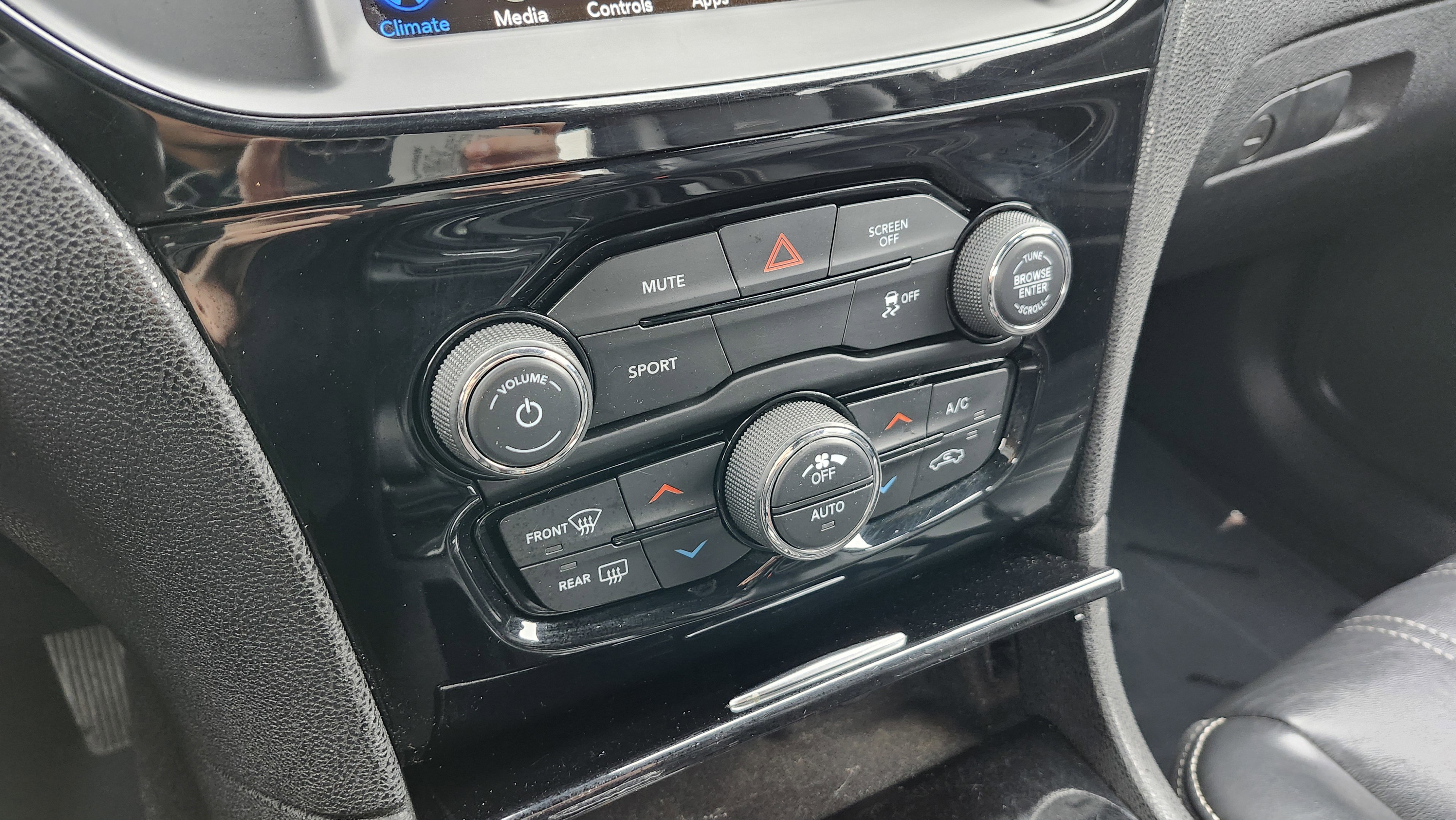 Used 2020 Chrysler 300 S image 32