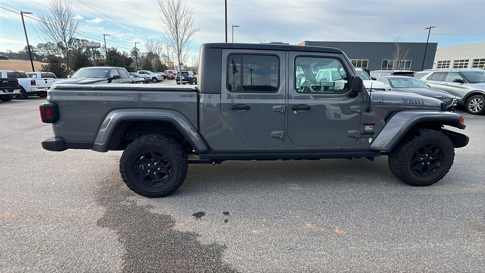Used 2023 Jeep Gladiator Willys image 7