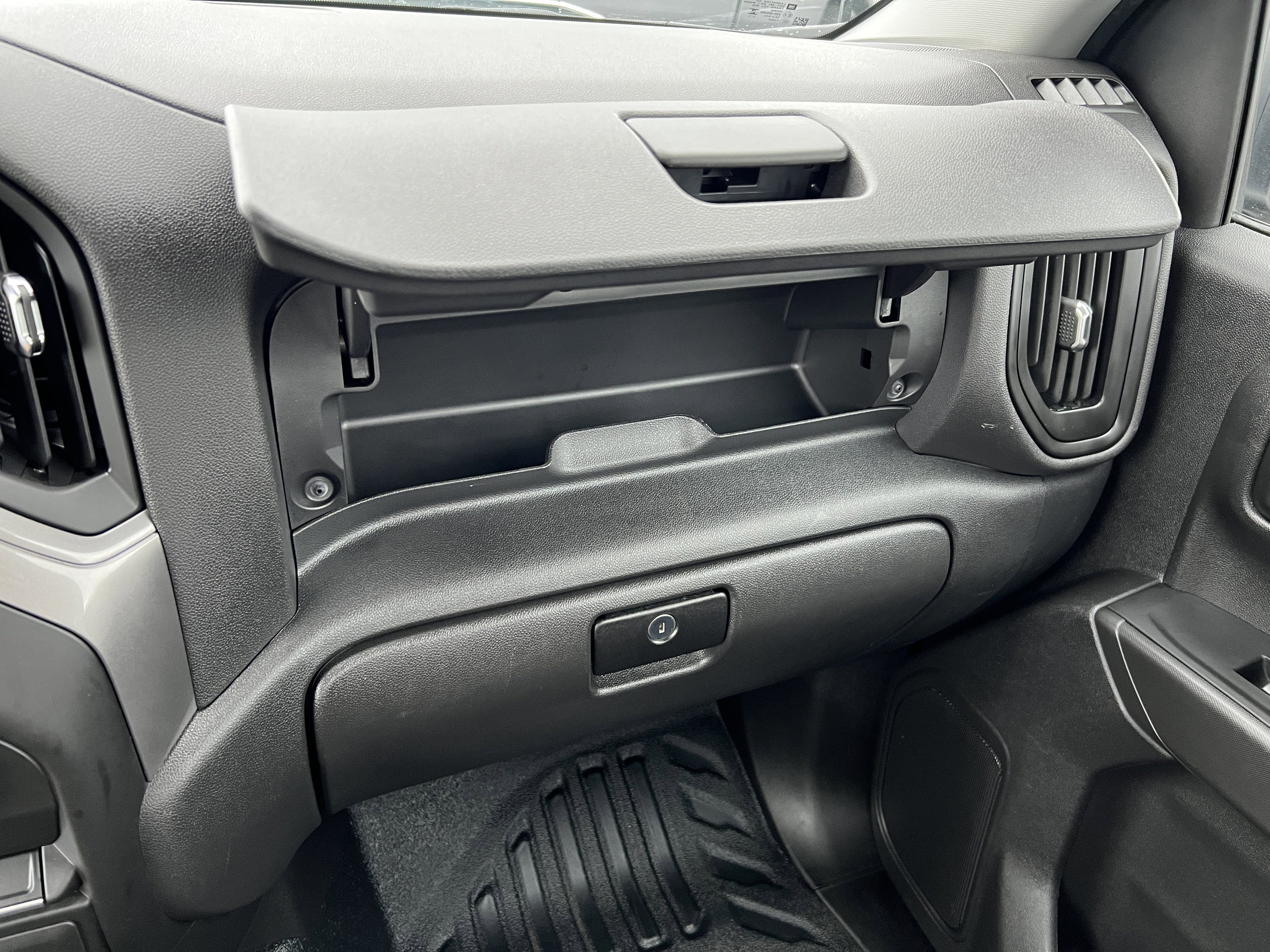 Used 2025 Chevrolet Silverado 1500 W/T RWD image 32