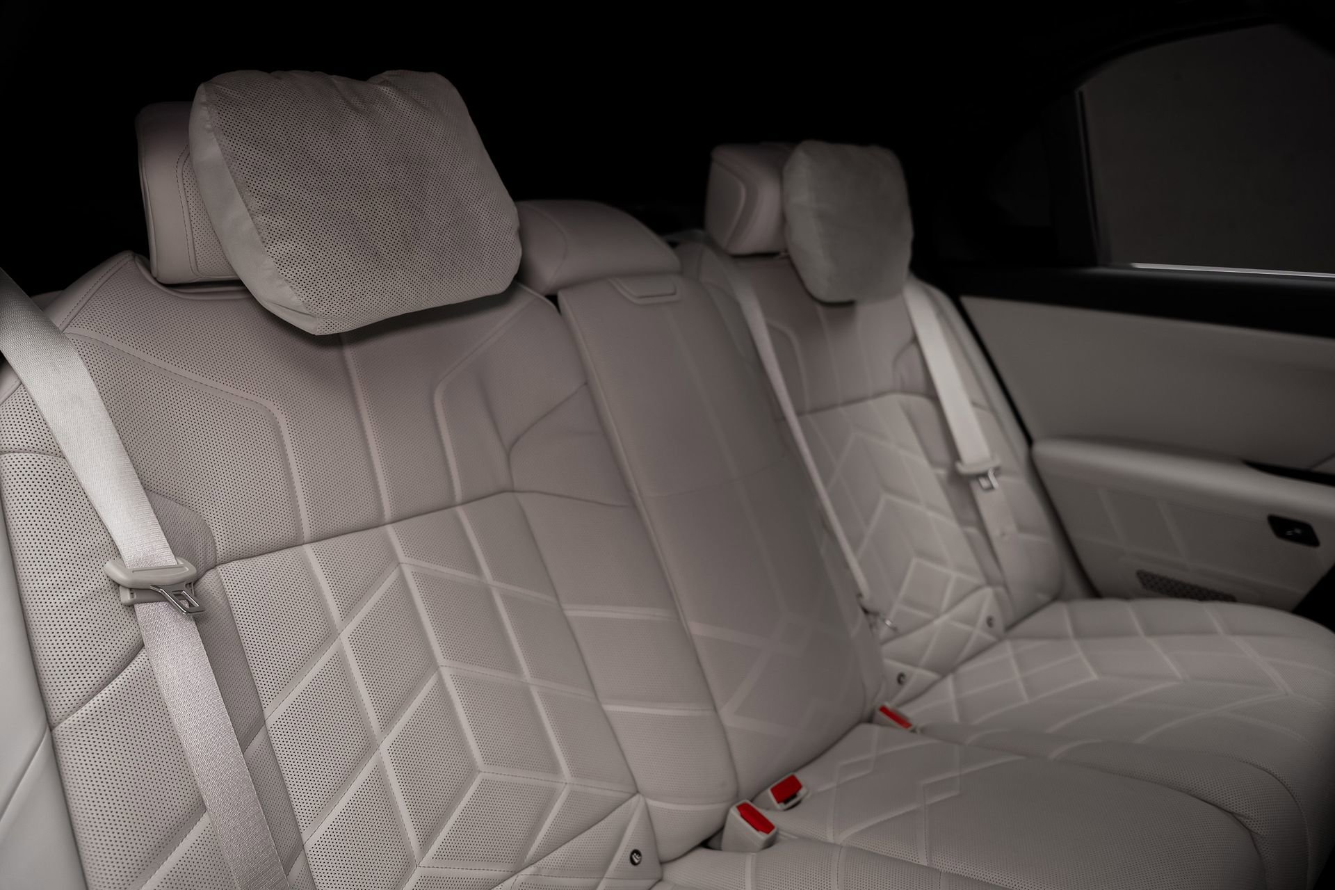 Used 2023 BMW i7 xDrive60 w/ Executive Package 2 image 65