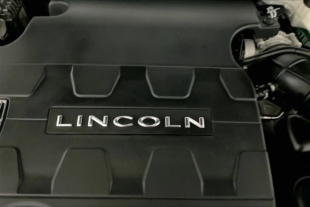 Used 2019 Lincoln Continental Select w/ Continental Climate Package image 30