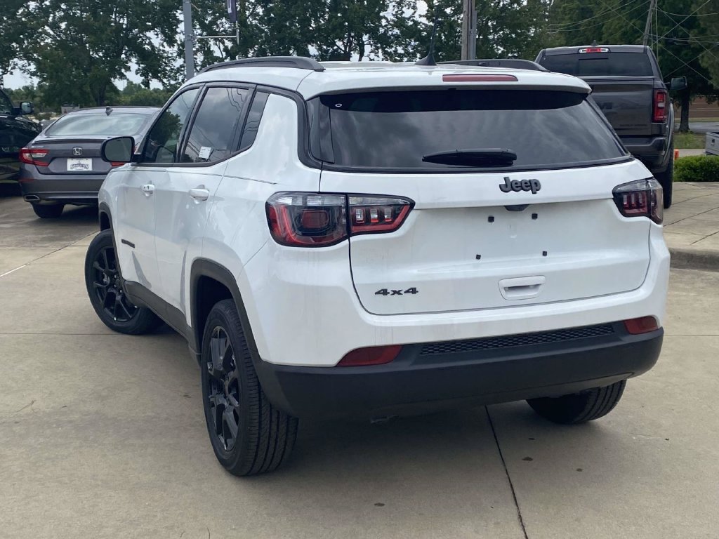 New 2026 Jeep Compass Latitude AWD/4WD image 33
