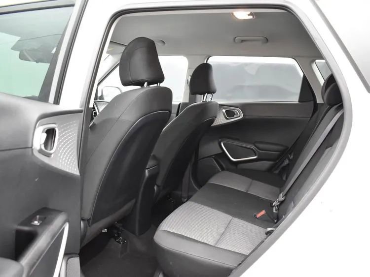 Used 2025 Kia Soul LX w/ LX Technology Package image 15