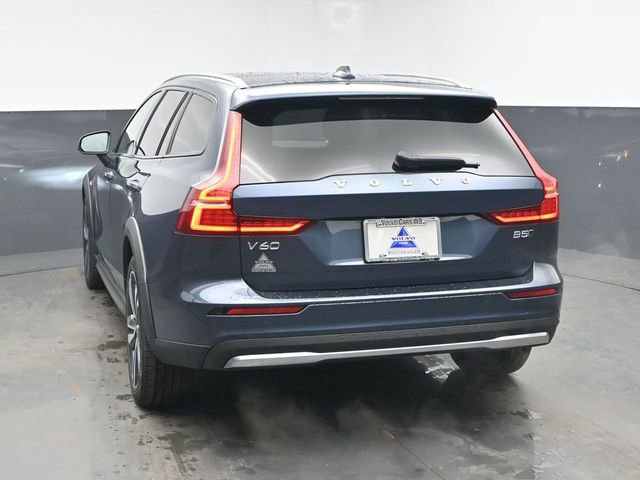 Used 2023 Volvo V60 B5 Cross Country Plus image 7