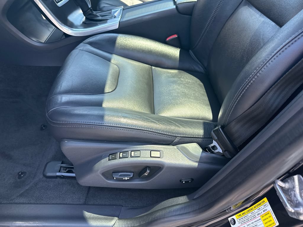 Used 2015 Volvo XC60 T6 w/ Proximity Package AWD/4WD image 11
