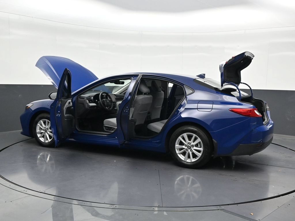 Used 2025 Toyota Camry LE w/ Convenience Package FWD image 34