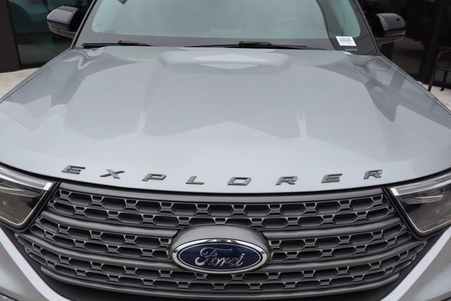 Used 2023 Ford Explorer XLT w/ Equipment Group 202A AWD/4WD image 20
