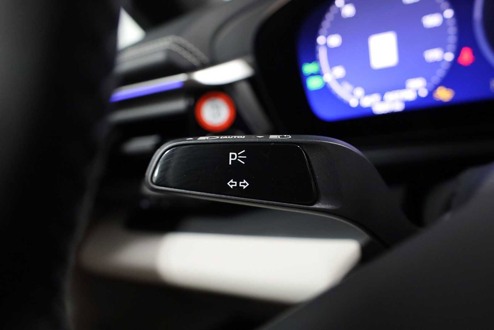 Certified 2025 Porsche Macan Electric image 29