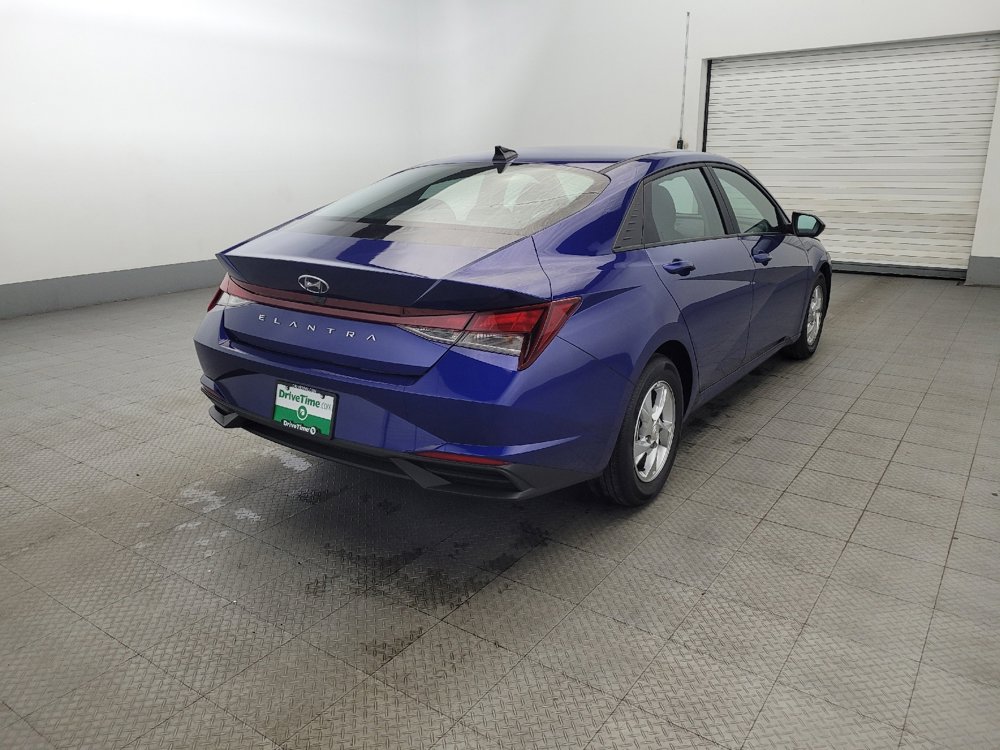 Used 2022 Hyundai Elantra SE image 9