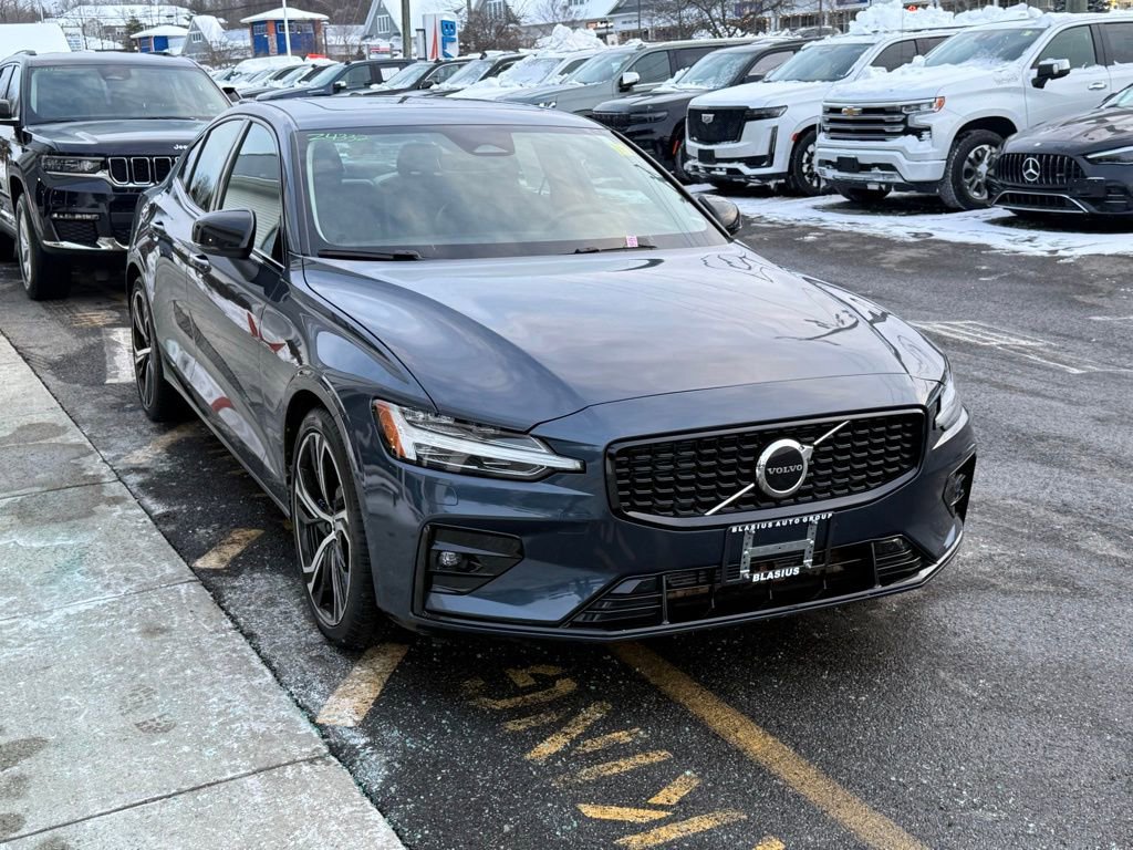 Used 2025 Volvo S60 B5 Core image 6