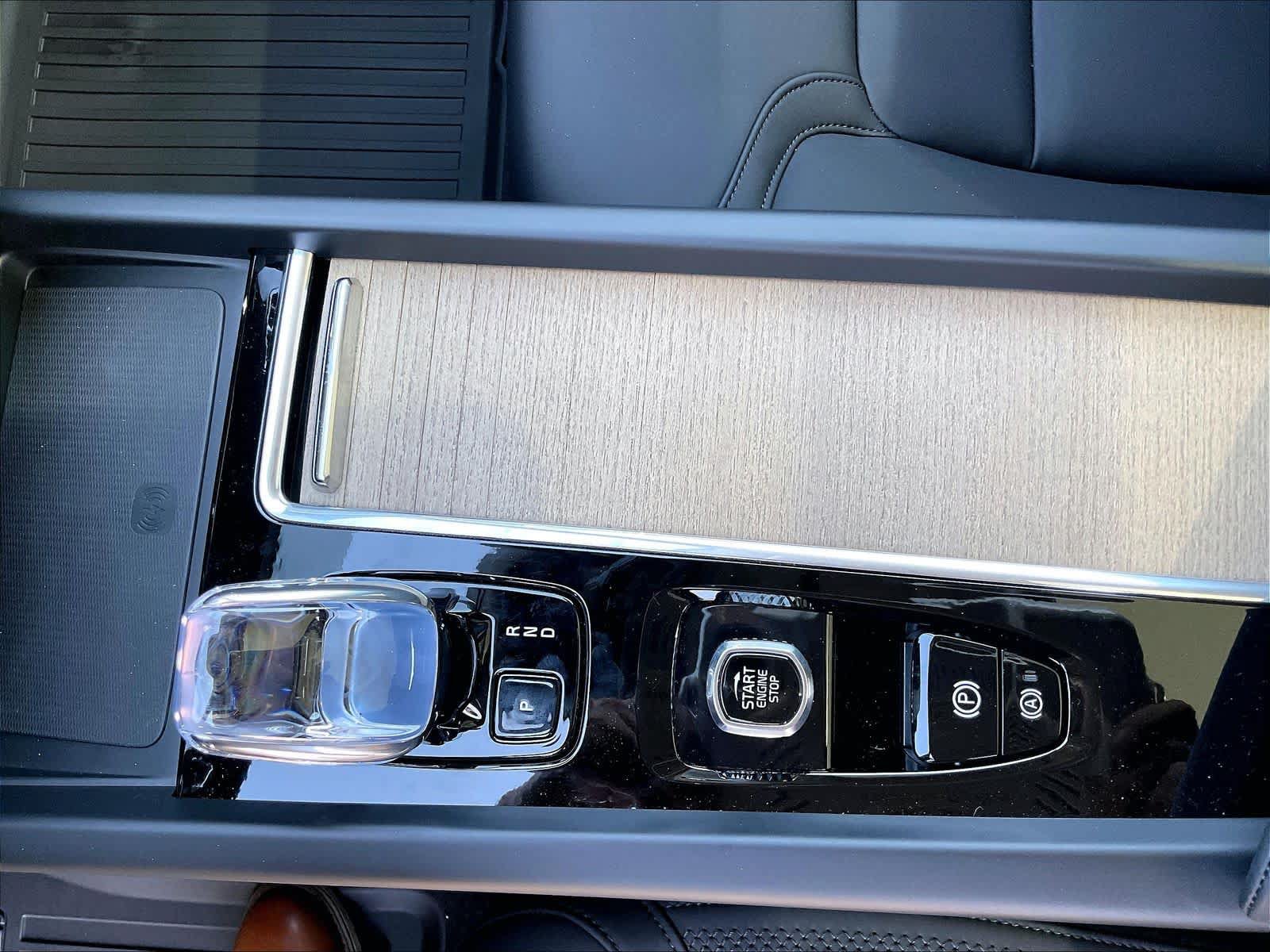 New 2026 Volvo XC60 T8 Plus w/ Climate Package PRO AWD/4WD image 10