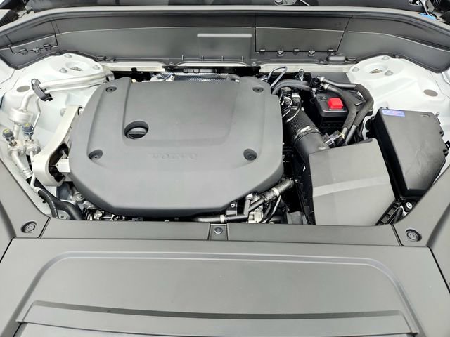 New 2025 Volvo XC90 B6 Core w/ Climate Package image 30