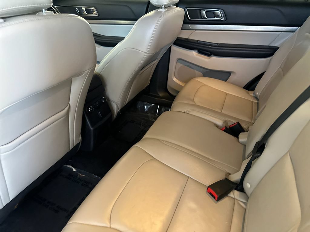 Used 2018 Ford Explorer XLT w/ Equipment Group 202A FWD image 11