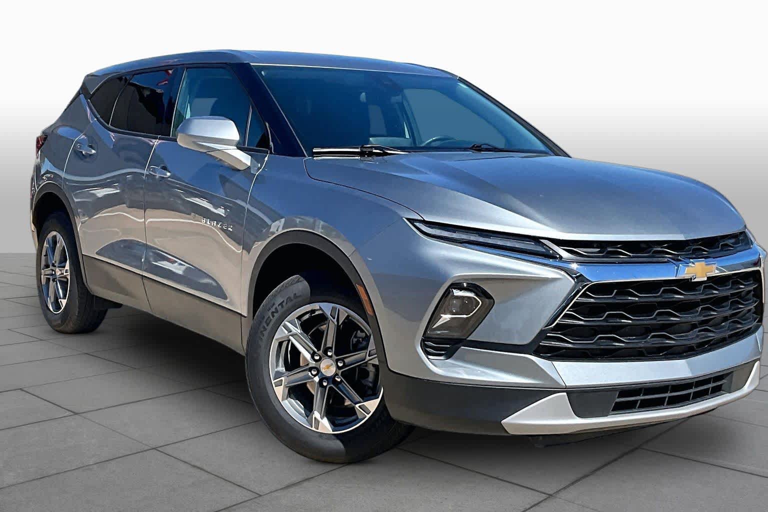 Used 2026 Chevrolet Blazer LT FWD image 2