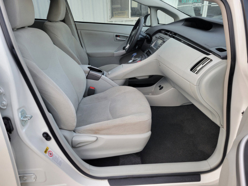 Used 2015 Toyota Prius Three image 16