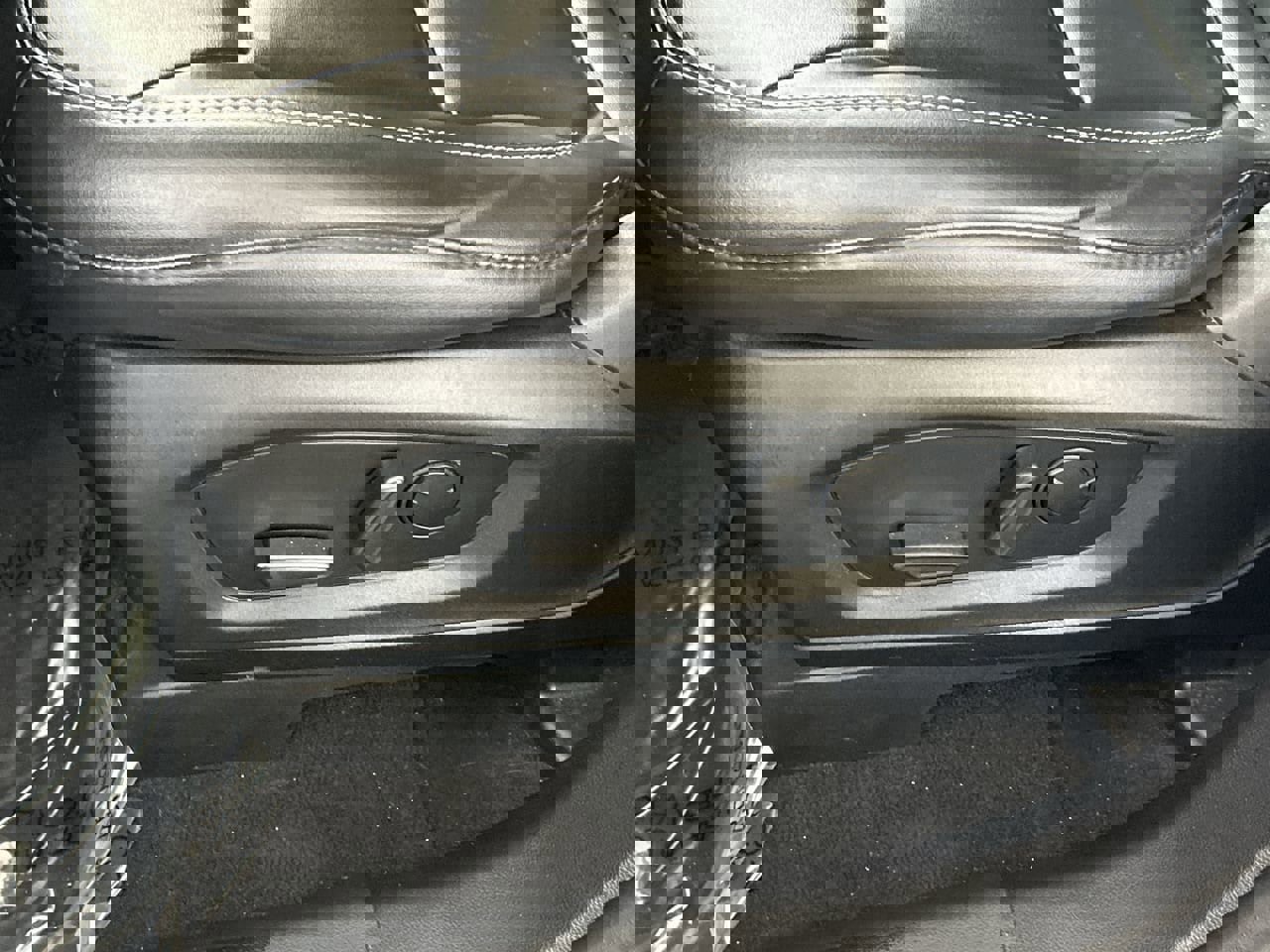 Used 2022 Ford Explorer XLT w/ Equipment Group 202A image 20