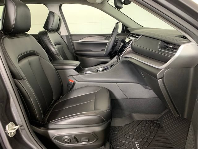 Used 2024 Jeep Grand Cherokee Limited w/ Black Appearance Package AWD/4WD image 24