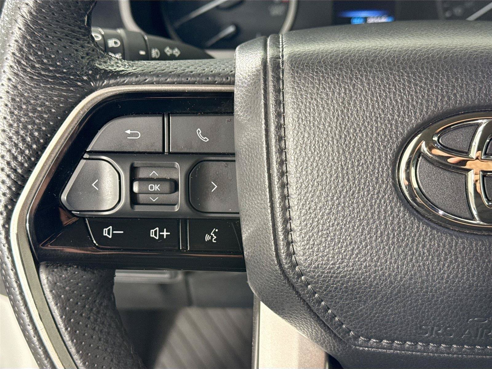 Used 2022 Toyota Tundra SR5 w/ SR5 Premium Package RWD image 17