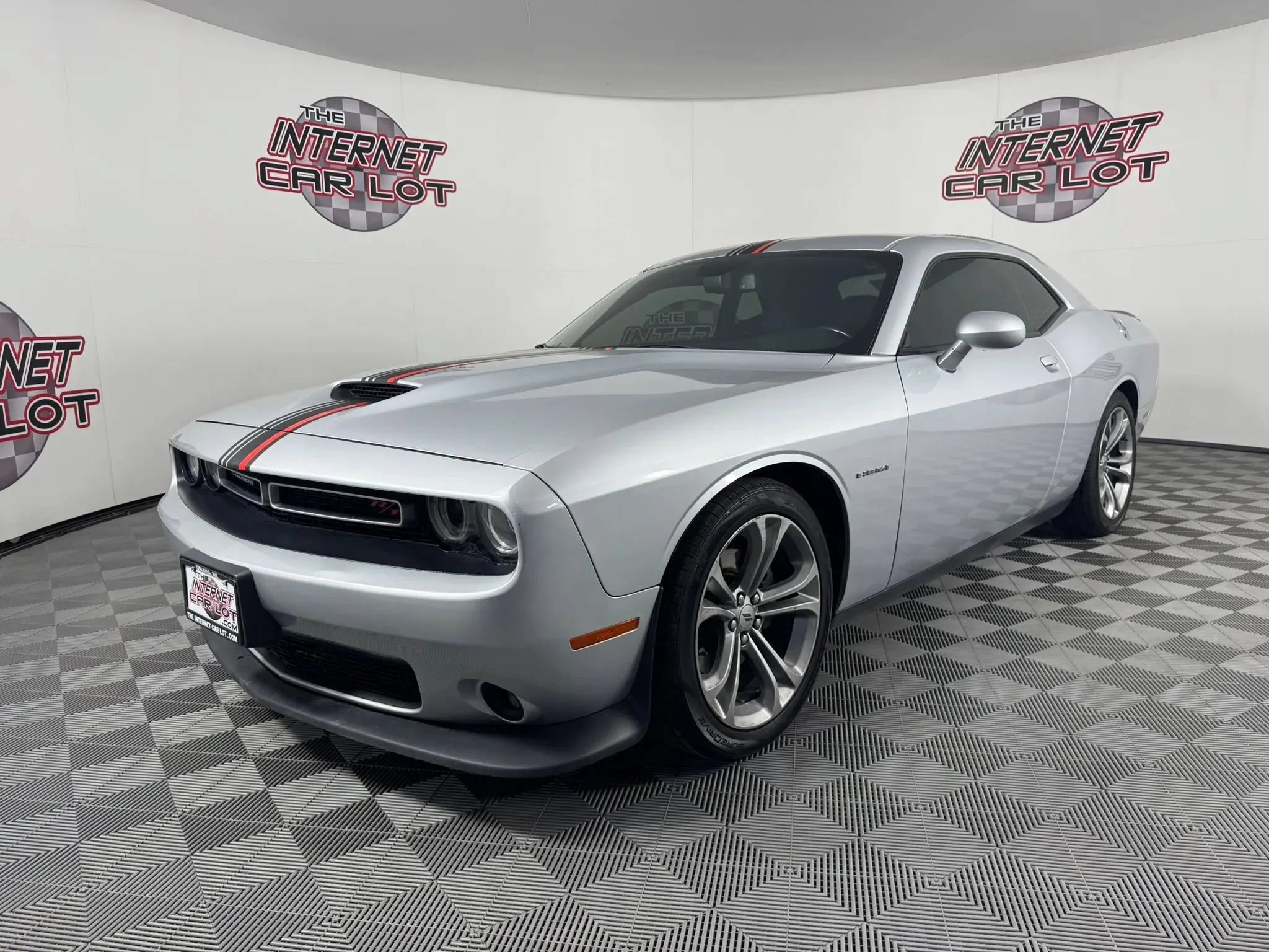 Used 2020 Dodge Challenger R/T RWD image 3