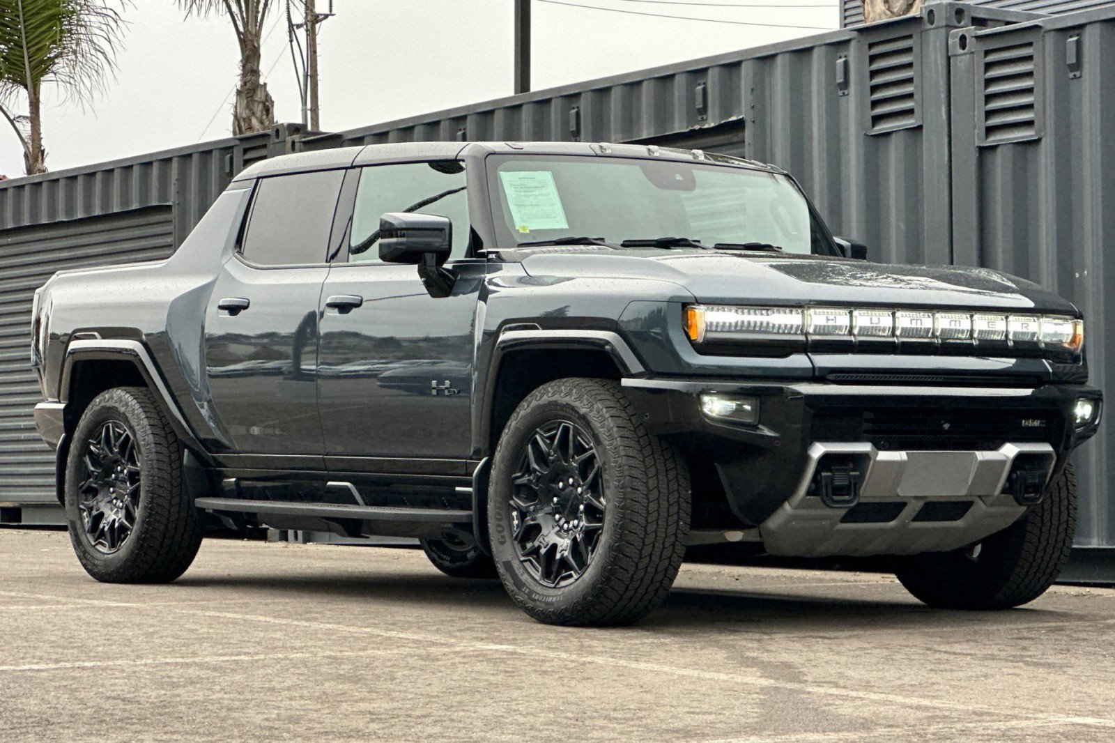 Used 2025 GMC Hummer EV 3X w/ LPO, Dark Essentials Package image 10