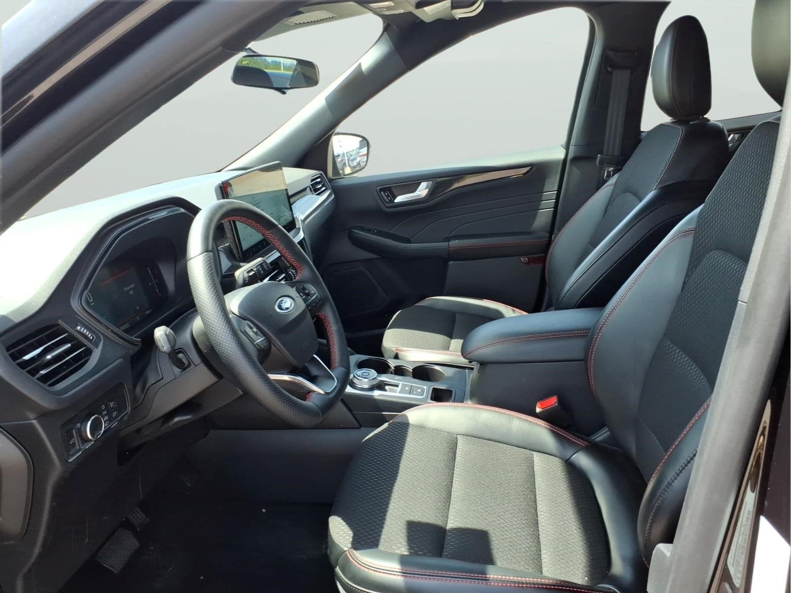 Used 2025 Ford Escape ST-Line w/ Tech Pack #1 AWD/4WD image 11