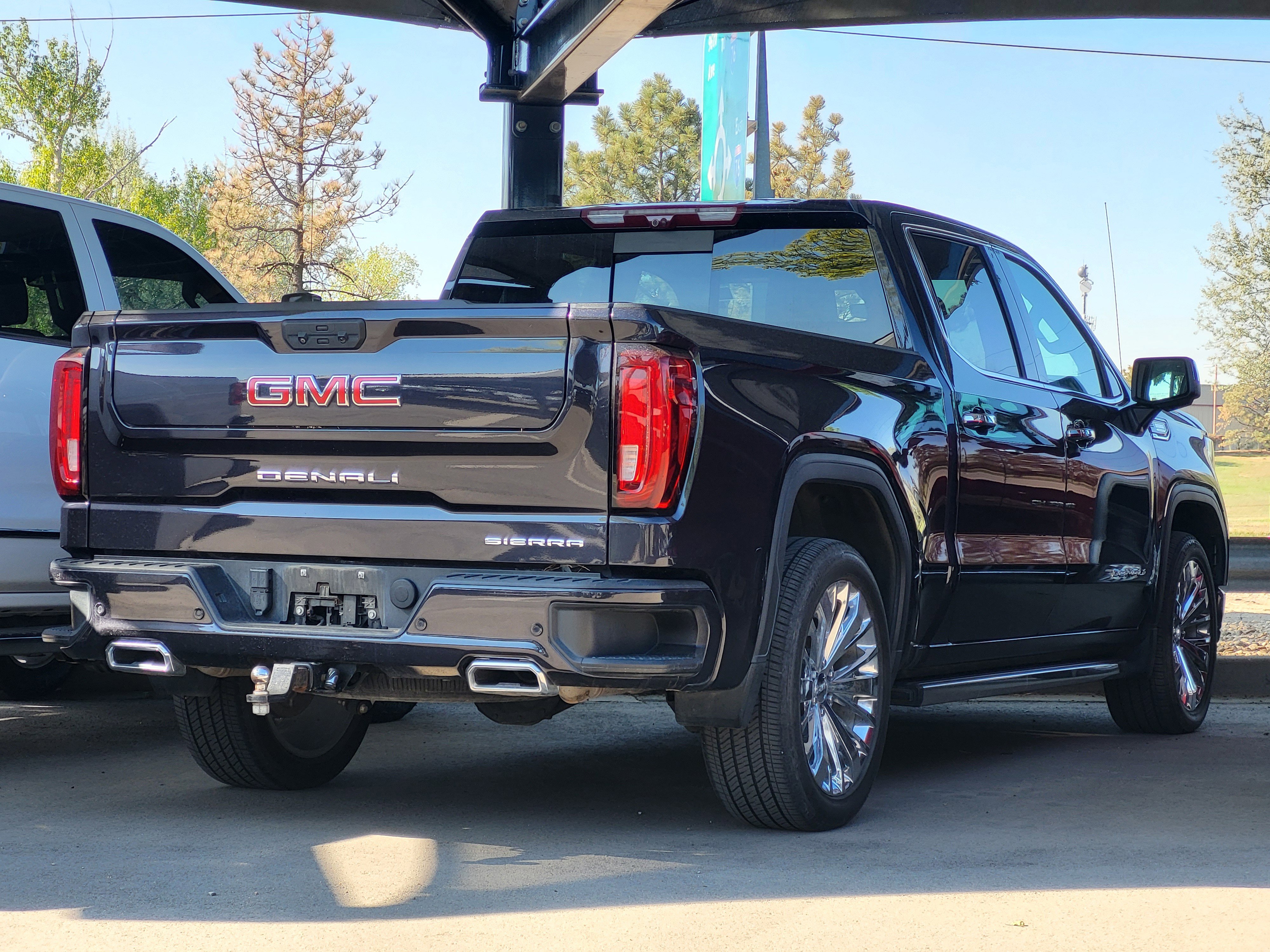 Used 2023 GMC Sierra 1500 Denali w/ Denali Reserve Package AWD/4WD image 3