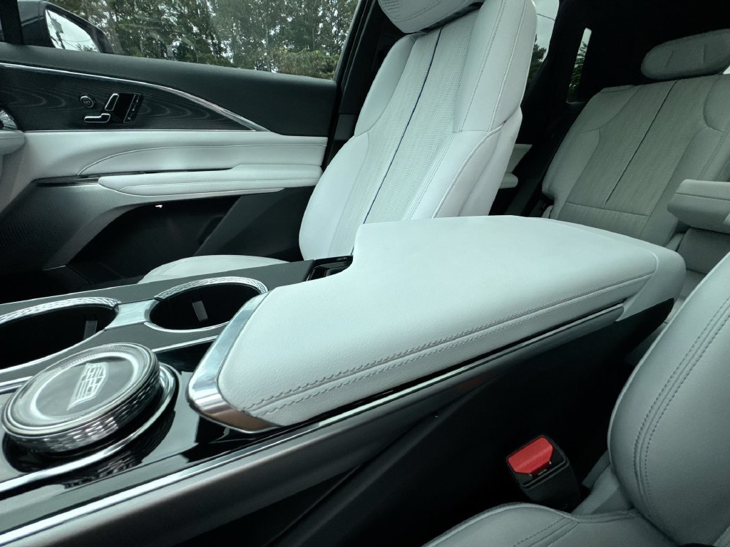 Used 2024 Cadillac Lyriq Luxury RWD image 24