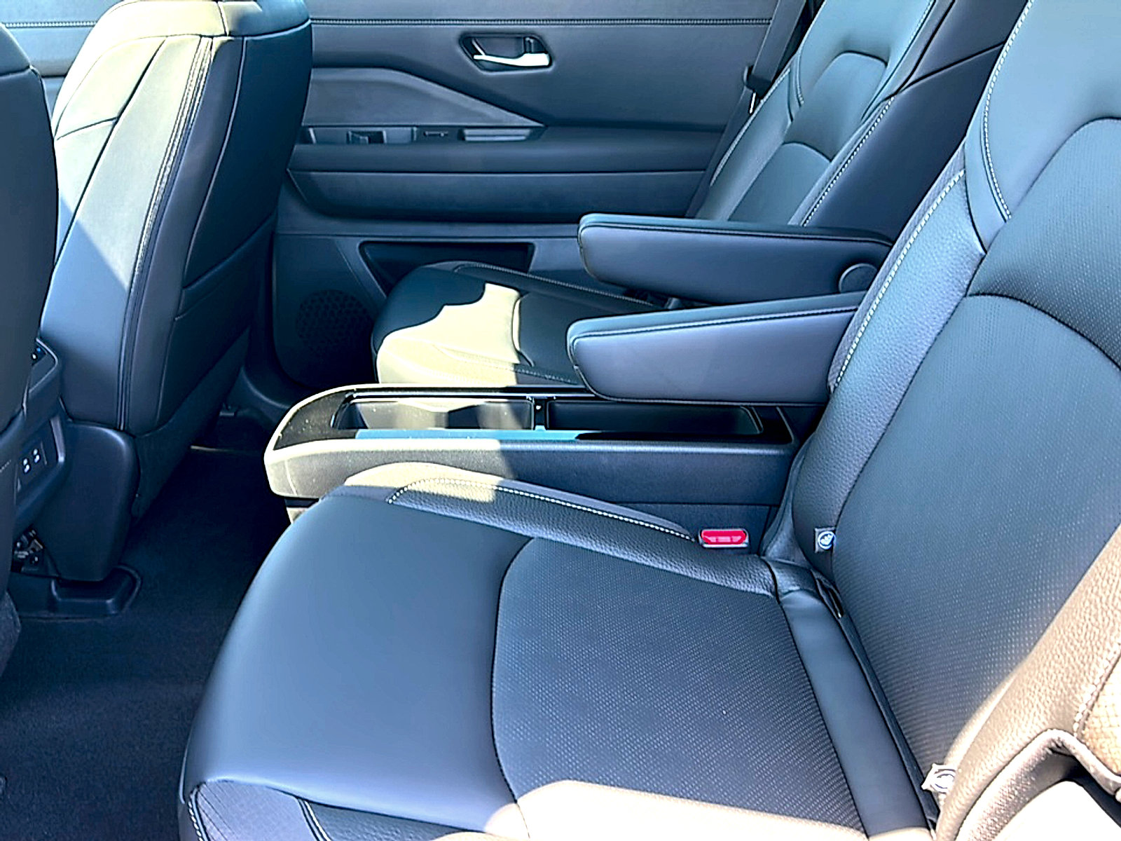 New 2026 Nissan Pathfinder SL w/ SL Premium Package FWD image 16