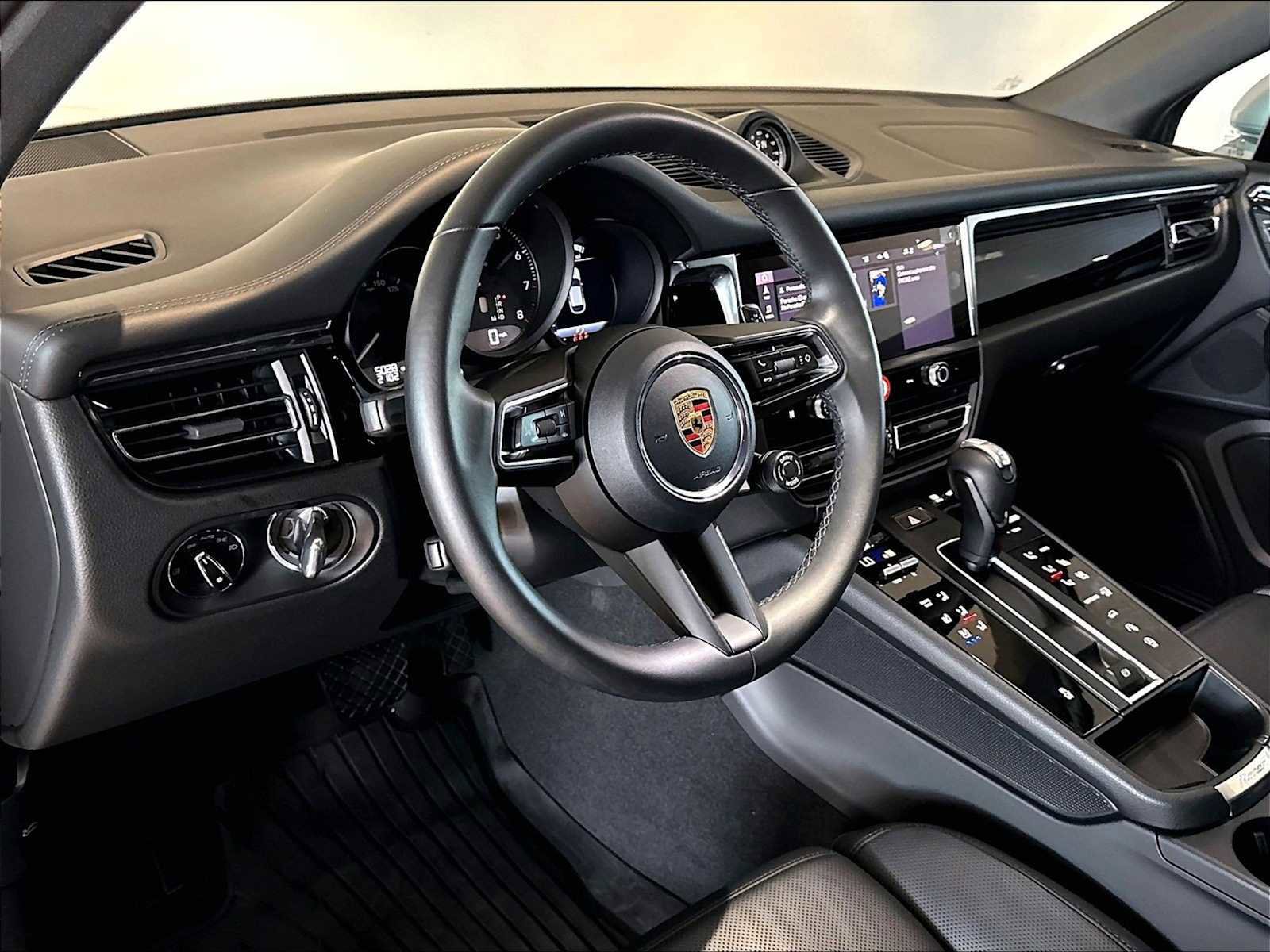 Used 2026 Porsche Macan AWD/4WD image 7