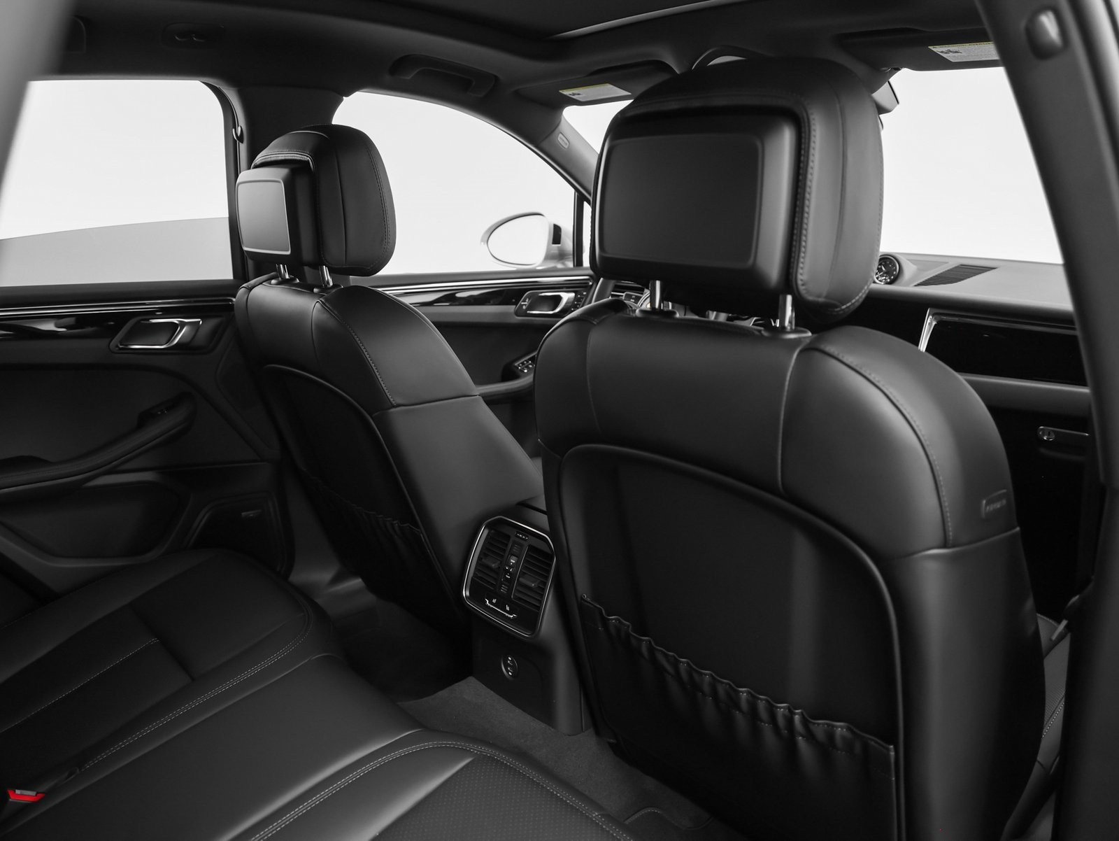 Certified 2025 Porsche Macan image 22