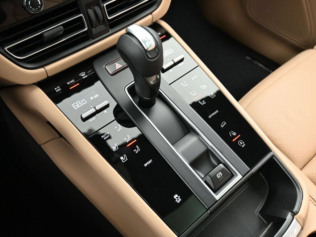 Certified 2026 Porsche Macan AWD/4WD image 22