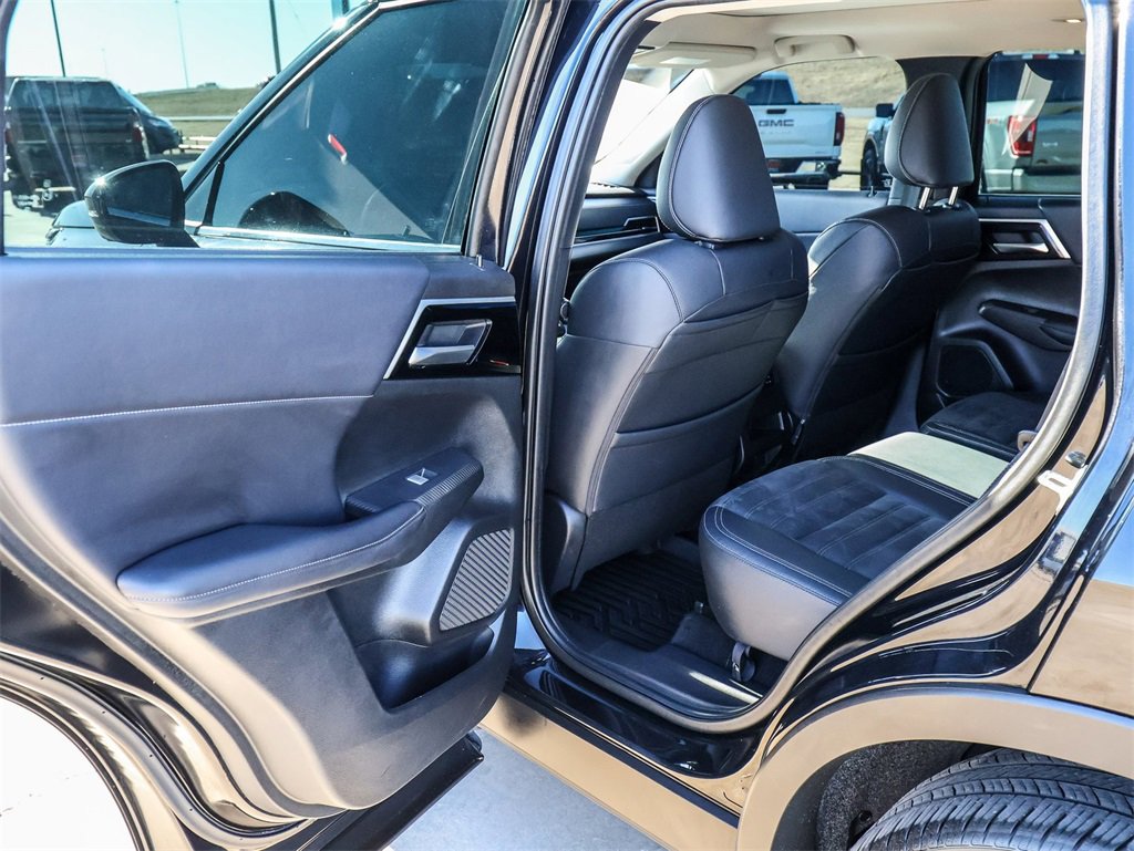 Used 2023 Mitsubishi Outlander SE image 25