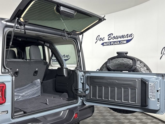 Used 2025 Jeep Wrangler Unlimited Rubicon image 14