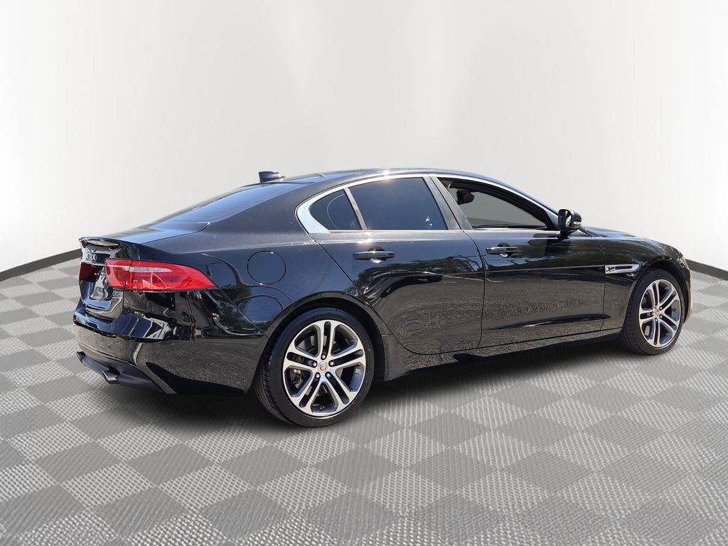 Used 2017 Jaguar XE Premium image 6