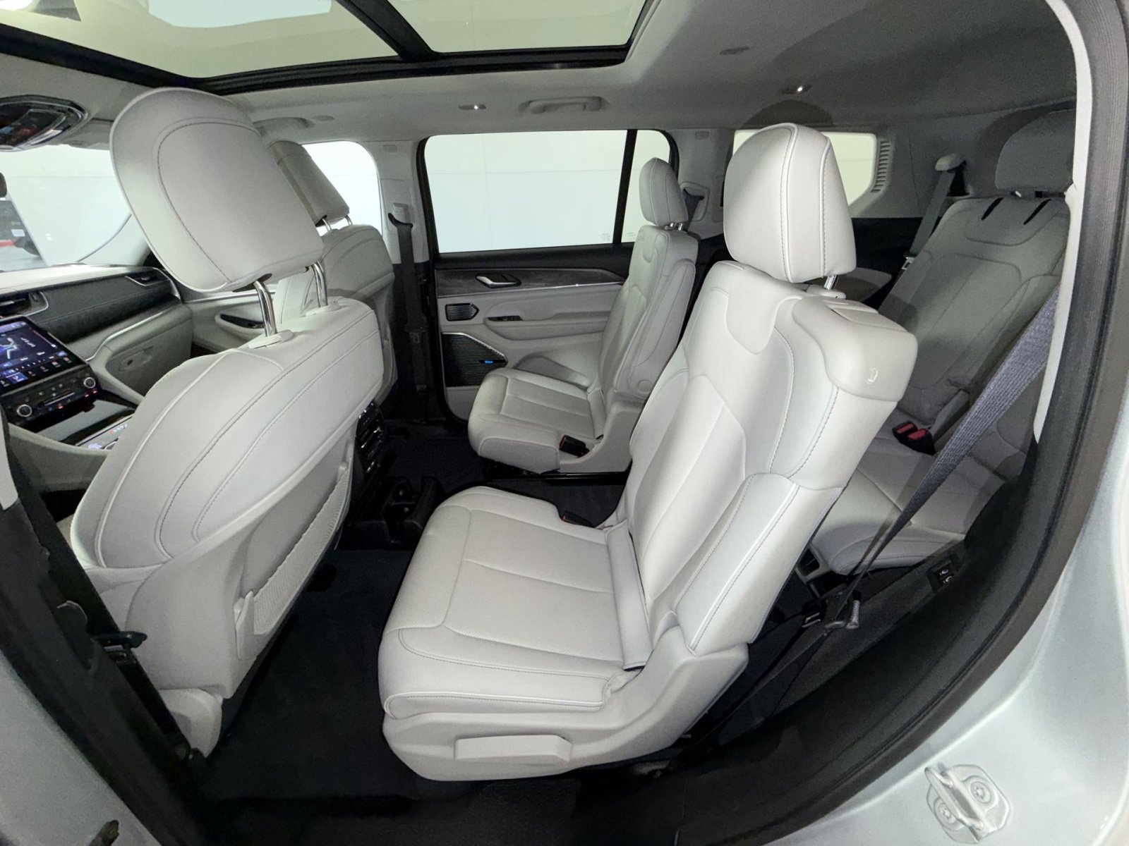 Used 2023 Jeep Grand Cherokee L Overland image 25