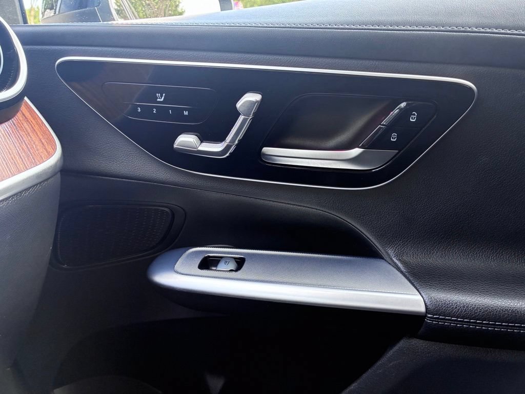 Used 2024 Mercedes-Benz GLC 300 image 36