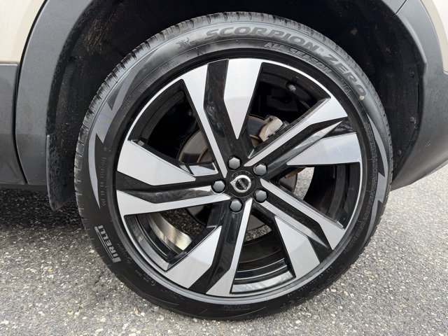 Certified 2023 Volvo XC40 B5 Plus w/ Driver Assist Package image 7